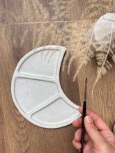 Load image into Gallery viewer, Moon paint palette Large 02